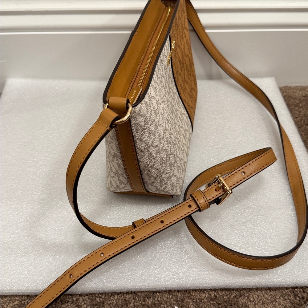 Michael Kors Tan and Cream Crossbody Bag - Picture 3 of 7